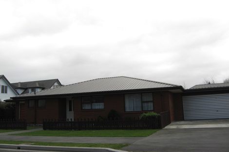 Photo of property in 2/2a Thorrington Road, Cashmere, Christchurch, 8022