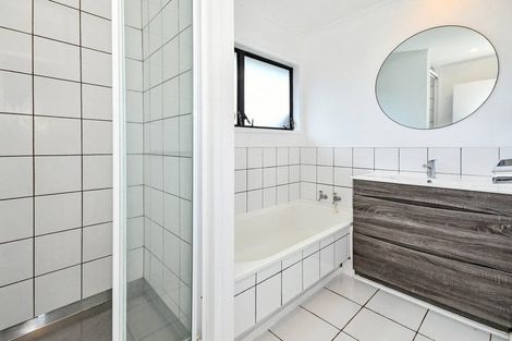 Photo of property in 9 Rarahu Place, The Gardens, Auckland, 2105