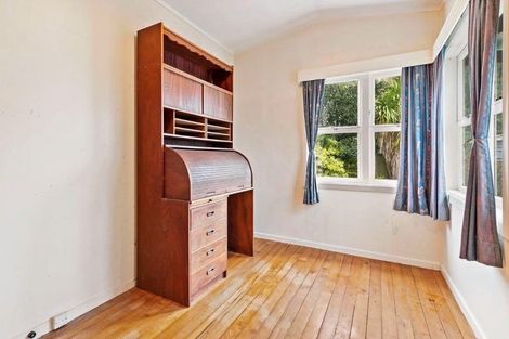 Photo of property in 128 Archibald Road, Kelston, Auckland, 0602