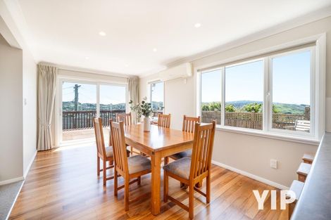 Photo of property in 9 Paparangi Crescent, Paparangi, Wellington, 6037