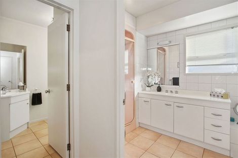 Photo of property in 107 Torkar Road, Clarks Beach, 2122