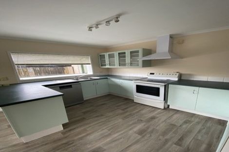 Photo of property in 2/5 Campbell Place, Papakura, 2110