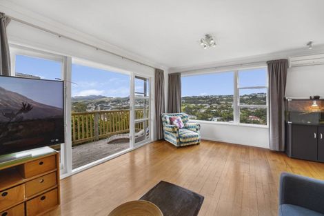 Photo of property in 1 Innes Way, Newlands, Wellington, 6037