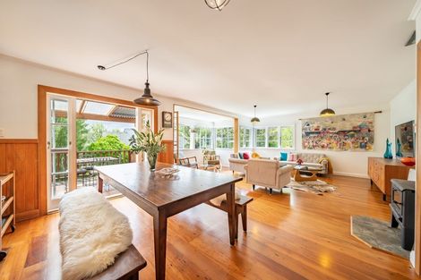 Photo of property in 82 Pinehaven Road, Pinehaven, Upper Hutt, 5019