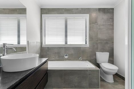 Photo of property in 32 Robert Hastie Drive, Mangawhai, 0573