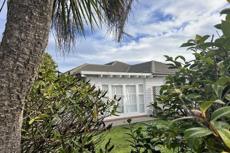 Photo of property in 35 Greendale Avenue, Avonhead, Christchurch, 8042