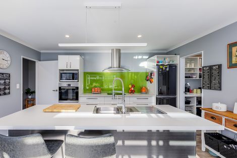 Photo of property in 7 Austin Reid Avenue, Carterton, 5713