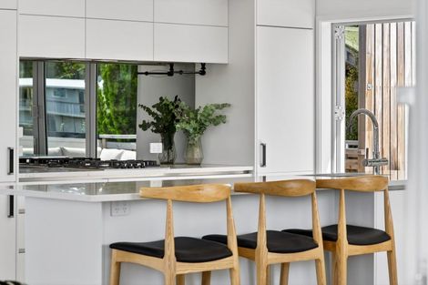 Photo of property in 7 Enfield Road, Hospital Hill, Napier, 4110