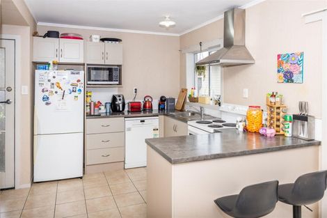 Photo of property in 8 Snead Place, Hamilton East, Hamilton, 3216