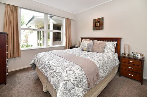 Photo of property in 12 Tawhana Crescent, Red Beach, 0932