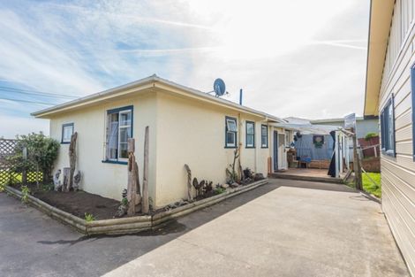 Photo of property in 20 Egmont Street, Castlecliff, Whanganui, 4501
