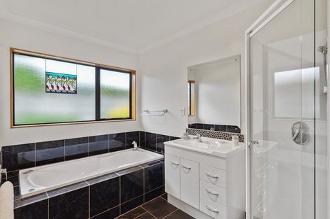 Photo of property in 11 Aburoc Place, Paraparaumu Beach, Paraparaumu, 5032