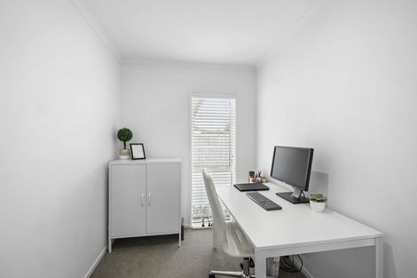 Photo of property in 6a Truby King Street, Merrilands, New Plymouth, 4312