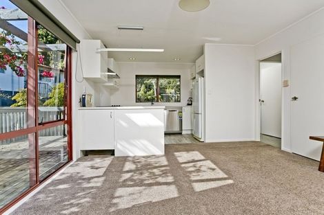 Photo of property in 18 Mallard Place, Unsworth Heights, Auckland, 0632