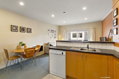 Photo of property in 14/3 Kelvin Grove, Te Aro, Wellington, 6011