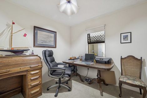 Photo of property in 8a Gemini Place, Kawaha Point, Rotorua, 3010