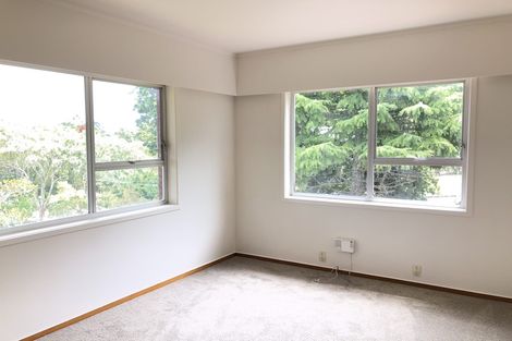 Photo of property in 22 Holdaway Avenue, Northcote, Auckland, 0627