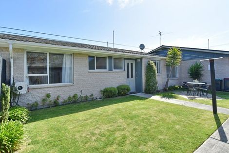 Photo of property in 2/11 Tuckers Road, Redwood, Christchurch, 8051