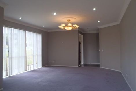 Photo of property in 11 Harrowglen Drive, Northcross, Auckland, 0632