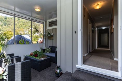 Photo of property in 14 Seaview Crescent, Picton, 7220
