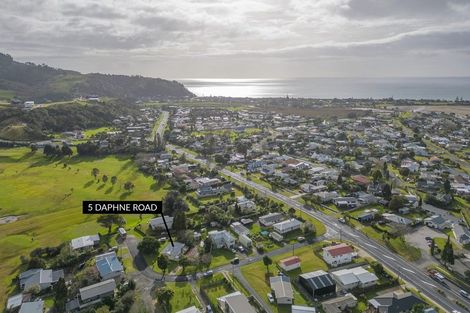 Photo of property in 5 Daphne Road, Tairua, 3508