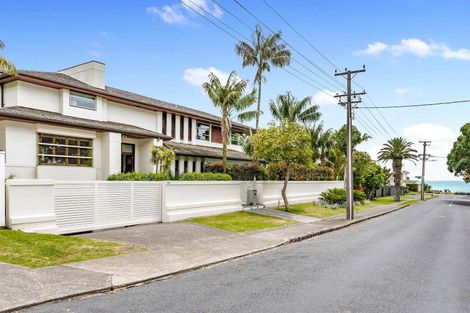 Photo of property in 18a Tiri Road, Milford, Auckland, 0620