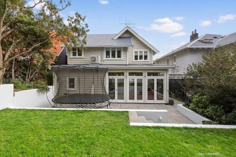 Photo of property in 37 Glen Road, Kelburn, Wellington, 6012