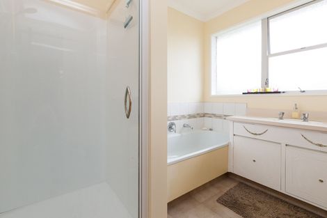 Photo of property in 53 Abraham Crescent, Milson, Palmerston North, 4414