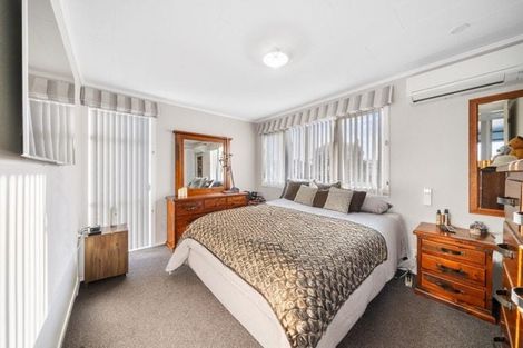 Photo of property in 16 Kowhai Avenue, Kaiaua, Miranda, 2473