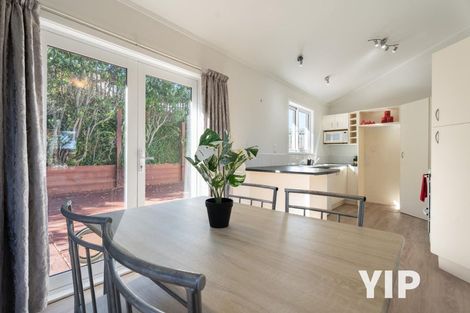 Photo of property in 18 Mandeville Crescent, Grenada Village, Wellington, 6037