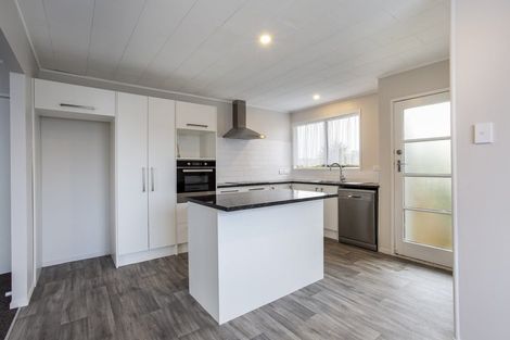 Photo of property in 42a Parakai Avenue, Parakai, 0830