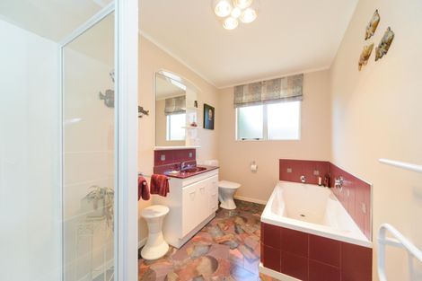 Photo of property in 100 Parnell Heights, Kelvin Grove, Palmerston North, 4414