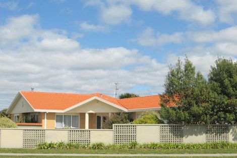 Photo of property in 202 Gravatt Road, Papamoa Beach, Papamoa, 3118