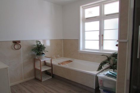 Photo of property in 2 Hawkhurst Road, Lyttelton, 8082