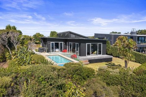 Photo of property in 411 Oaia Road, Muriwai, 0881