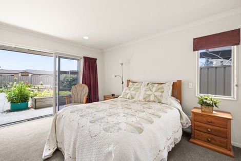 Photo of property in 2 Arthur Close, Clive, 4102