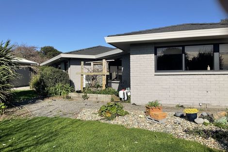 Photo of property in 1343 Devon Road, Brixton, Waitara, 4382