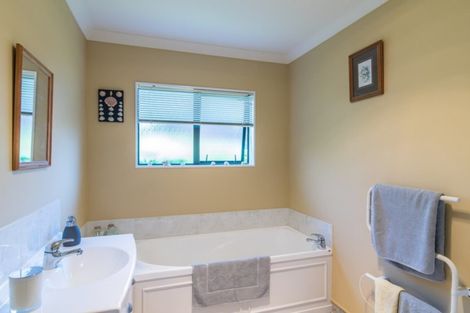 Photo of property in 23 Lorna Irene Drive, Raumati South, Paraparaumu, 5032