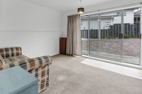 Photo of property in 2/3 Pohutukawa Avenue, Shelly Park, Auckland, 2014