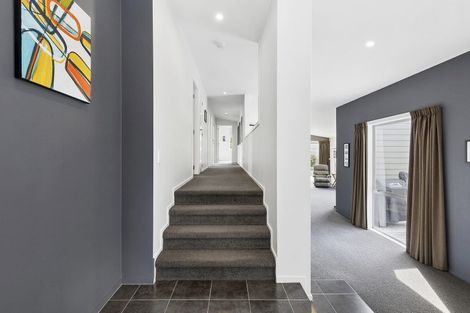 Photo of property in 3 Kaweka Close, Aotea, Porirua, 5024