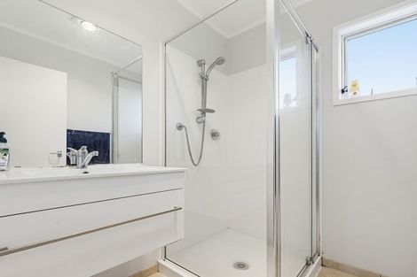Photo of property in 2/15a Mcintyre Road, Mangere Bridge, Auckland, 2022