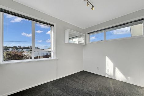 Photo of property in 14 Barclay Street, Newlands, Wellington, 6037