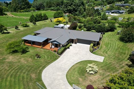 Photo of property in 18 Loch Views Road, Acacia Bay, Taupo, 3385