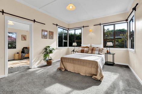 Photo of property in 10 Seddon Street, Westown, New Plymouth, 4310