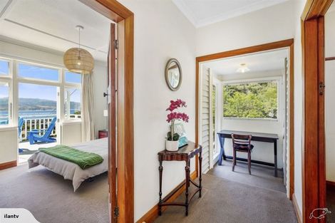 Photo of property in 49 Hungerford Road, Lyall Bay, Wellington, 6022