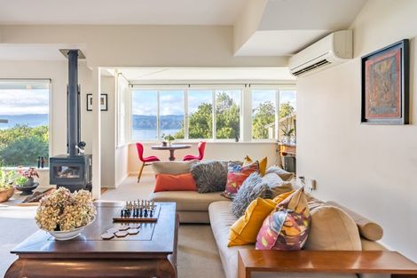 Photo of property in 46 Fortification Road, Karaka Bays, Wellington, 6022