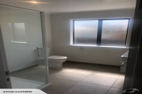 Photo of property in 30 Queenwood Road, Levin, 5510