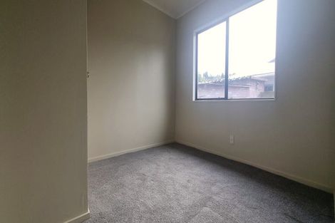 Photo of property in 2/18 Eulogy Place, Randwick Park, Auckland, 2105