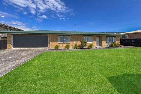 Photo of property in 15 Hocken Place, Mangere Bridge, Auckland, 2022