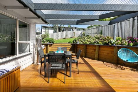 Photo of property in 22 Jumento Place, Unsworth Heights, Auckland, 0632